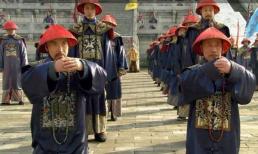 Khi yết kiến vua, vì sao các quan đại thần triều Thanh thường phất hai ống tay áo. Hành động này không hề vô nghĩa, mà mang  ý nghĩa cực sâu sa