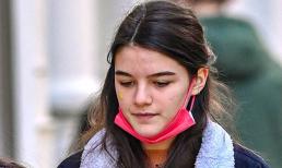 Suri bất ngờ lộ diện sau tin đồn đoàn tụ với bố Tom Cruise, soi gương mặt xinh xắn bỗng thấy chi tiết lạ 