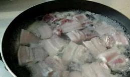 Khi chần thịt, ban đầu hãy nhớ mẹo nhỏ này, thịt tươi và mềm, không có mùi tanh 