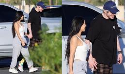 Kim Kardashian nắm tay tình trẻ kém 13 tuổi trên phố, nụ cười ngọt đầu tiên kể từ sau khi ly hôn