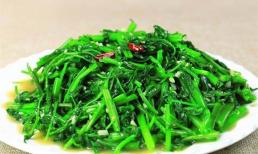 Rau muống luôn chuyển sang màu đen ngay sau khi xào, đầu bếp sẽ hướng dẫn bạn cách để rau muống xanh và ngon