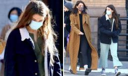 Đập tan tin đồn dọn tới sống với bố Tom Cruise khi sánh đôi cùng mẹ Katie Holmes, Suri bất ngờ bị soi loạt chi tiết đáng chú ý 