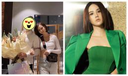 Công khai ảnh ôm và hôn má một người đàn ông giấu mặt, Huyền Lizzie bị nghi đã có tình mới?