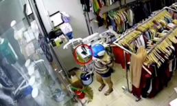 Chở theo con nhỏ đến shop quần áo, người phụ nữ tiện tay 'cuỗm' luôn chiếc điện thoại của chủ cửa hàng