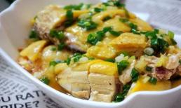 Dùng đùi gà để làm món gà sốt hành, rất dễ học và ngon