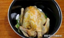 Vợ tôi ném cả con gà vào nồi cơm điện không đổ thêm một giọt nước, tôi suýt ăn cả xương vì quá ngon