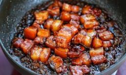 Thật là một sai lầm lớn nếu bạn chiên trực tiếp đường phèn! Chỉ cần thêm một bước này nữa, màu nước hàng sẽ không bị cháy và bắt mắt hơn