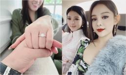 Em gái Huyền Baby được bạn trai cầu hôn bằng nhẫn kim cương khủng, chuẩn bị 'theo chồng bỏ cuộc chơi'