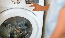 Quần áo giặt rồi vẫn còn mùi hôi? Thủ thuật tiện lợi này sẽ giải quyết vấn đề đó