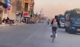 Diện mốt hở lưng khi đạp xe giữa trời rét, cô gái khiến người đi đường phải ngoái nhìn