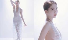 Ngọc Trinh diện váy xuyên thấu đón Giáng sinh, vòng một cực căng khiến dân tình khó rời mắt