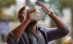 Bạn cùng lớp tụ tập, những người có EQ thấp thường thích nói 3 câu này khi muốn ép người khác uống rượu, tôi hy vọng bạn không làm vậy!