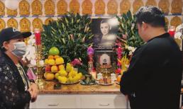 Em họ Phi Nhung tiết lộ, khán giả thường xuyên cúng khoai lang và cà phê cho cố ca sĩ dù đã qua 49 ngày