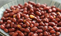 Đừng chỉ biết cách cho muối vào lạc rang, hãy thêm một chút 'nó' thì lạc sẽ thơm hơn và không bị ỉu