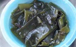 Khi ngâm rong biển không được chỉ cho nước vào nhé! Cho 1 'thứ nước này' vào, ngâm 3 phút không còn mùi tanh 