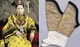 Cuộc sống xa hoa của Từ Hi Thái hậu bắt đầu từ đôi tất. Chịu chi tiền khủng nhưng hóa ra là thứ rẻ tiền ai cũng có thể mua