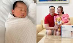 Vừa sinh quý tử vài ngày tuổi, vợ kém tuổi Chi Bảo khoe nhan sắc tươi tắn và làn da trắng mịn
