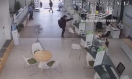 Nam thanh niên xông vào ngân hàng nổ súng cướp tiền và xe máy