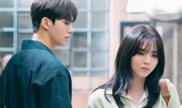 Đi làm về, tôi sửng sốt khi thấy một cô gái lạ bụng bầu vượt mặt đang ngồi trước mặt bố mẹ tôi khóc lóc cầu xin giúp đỡ