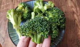 Rửa súp lơ bằng nước khiến nó bẩn hơn? Hướng dẫn bạn phương pháp làm sạch đúng, cho 2 thứ vào nước, để trứng và chất bẩn bay hết 