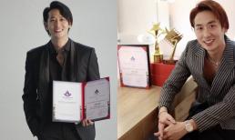 Tuấn Trần khoe vẻ đẹp trai sương sương, tạo dáng bên bộ sưu tập giải thưởng 'khủng' hơn cả Trấn Thành