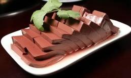 Sau khi ăn tiết canh lợn, hôm sau tôi bị đi ngoài ra phân đen, có phải giải độc không? Bây giờ vẫn chưa muộn để biết