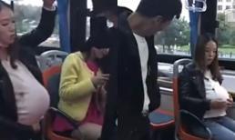 Phụ nữ có thai lên xe buýt không ai nhường chỗ ngồi, chàng trai nhiệt tình giúp đỡ tạo ra cảnh tượng khiến ai cũng phải xấu hổ