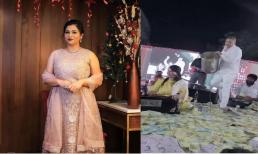 Chỉ ngồi hát, nữ ca sĩ được khán giả lấy cả xô tiền đổ ập lên người