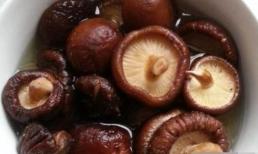 Nấm hương nên ngâm với nước lạnh hay nước nóng, nhiều người dùng nhầm thảo nào nấm không ngon