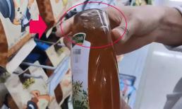 Khi mua mật ong, chỉ cần lật ngược chai mật ong, nhìn sơ qua là có thể biết mật ong thật và giả, không nên mua tùy tiện