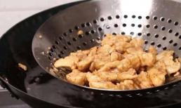 Món thịt thăn bọc trứng chiên làm theo cách này miếng thịt sẽ giòn rụm, không bị nhão mềm dù để một thời gian dài