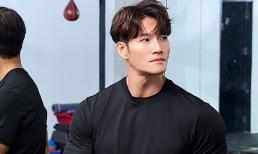Kim Jong Kook xác nhận dương tính với Covid-19, dàn sao 'Running Man' tiến hành xét nghiệm khẩn cấp