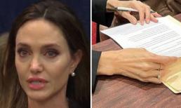 Đeo nhẫn ở ngón áp út và bật khóc, chuyện gì xảy ra với Angelina Jolie vậy?