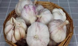Đều là tỏi, loại vỏ tím tốt hơn hay loại vỏ trắng tốt hơn, người trồng tỏi vô tình nói lỡ miệng, sau này đừng mua nhầm