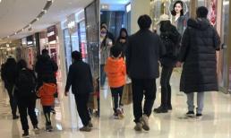 Angelababy đưa con đi mua sắm cùng người đàn ông lạ giữa lúc dính nghi vấn có bạn trai mới