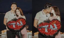 Trung vệ Thành Chung cầu hôn bạn gái