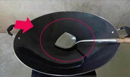 Hôm nay mới biết, khi mua một cái chảo mới cần 'làm một thao tác' trước khi sử dụng! Chảo dùng 20 năm cũng không bị dính và không bị gỉ