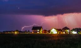 6 thiết bị điện cần lưu ý không sử dụng khi trời mưa