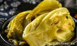 Dưa cải muối, chỉ thêm muối là sai lầm lớn! Thêm 'một bước này' nữa, dưa chua chua, giòn giòn, để cả 1 năm không hỏng
