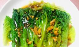 Khi làm món xà lách với dầu hào, không nên nấu trực tiếp trong nồi, nêm 2 loại gia vị trước, xà lách sẽ giòn và ngon