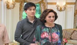 Đi ăn nhà hàng với gia đình, mẹ tôi ú ớ chỉ vào cô gái ngồi giữa những người đàn ông mặt mũi dữ tợn, xăm trổ đầy mình