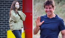 Sắp bước sang tuổi 16, Suri được nhận xét giống Tom Cruise như đúc nhưng luôn lủi thủi một mình vì đã 10 năm bị bố bỏ mặc