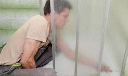 Mẹo làm sạch vết cáu bẩn do xà phòng trong nhà tắm cực đơn giản