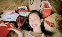 Khả Ngân bị fan 'khủng bố' 8/3 bằng mưa quà tặng, có người gửi cả ảnh cô tình tứ bên Thanh Sơn