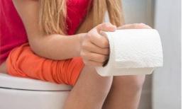 Phân thường xuyên dính vào bồn cầu có phải là dấu hiệu của ung thư ruột kết?