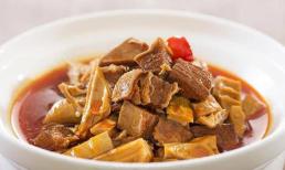 Khi hầm thịt bò, bạn hãy ghi nhớ “4 bỏ 2 không bỏ” thì thịt bò mới mềm, thơm ngon, không bị dính, không tanh