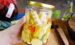 Măng xuân ngâm với ớt, thêm một vài nguyên liệu ngâm cùng nhau, mềm và giòn, tươi ngon hơn chiên 