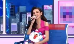 'Nuốt mic' ngon lành khi hát 'Dễ đến dễ đi' version Thái Lan, Thùy Tiên khiến fan mê tít với giọng hát ngọt lịm