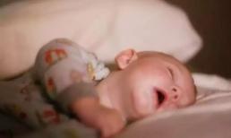 '5 loại tư thế' xuất hiện khi trẻ ngủ chứng tỏ trẻ rất khỏe mạnh, phản ánh mẹ nuôi con rất tốt 