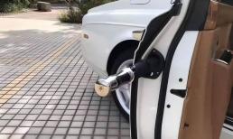 Rolls-Royce tặng 400.000 chiếc 'ô dù' thiết kế trong cánh cửa mà hãng khác không thể bắt chước? 